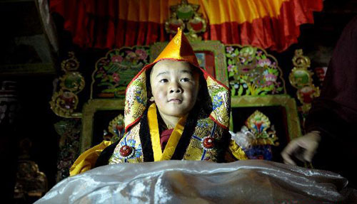 Phật sống Tây Tạng đời thứ 6 chính thức đăng quang